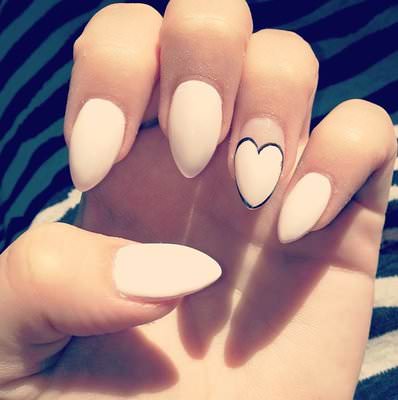 almond-shaped-nails-wedding