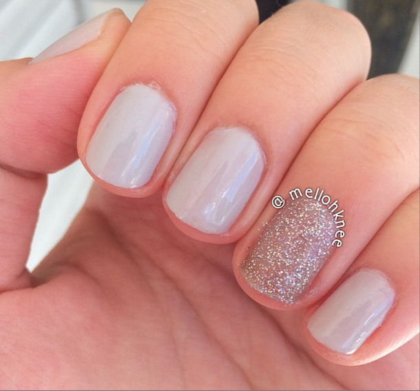 glitter accent nail