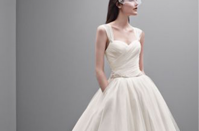 5 Chic Wedding Dresses Under 1 500 Love Inc Maglove Inc Mag