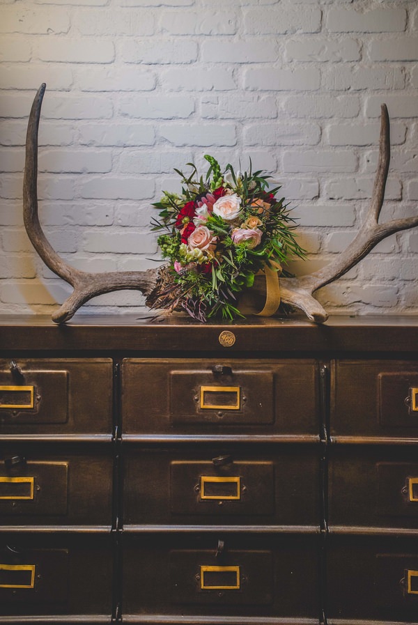 antler-decor-wedding-inspiration-shoot-edward-lai-photography