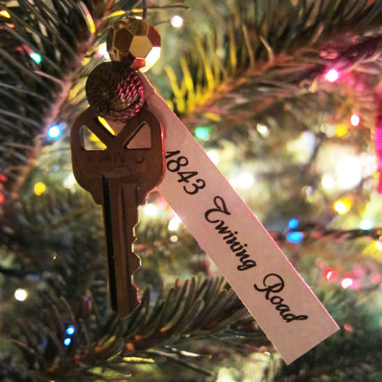 new-home-key-ornament