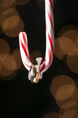 13 Festive Ring Shots for Winter Weddings - Love Inc. Mag