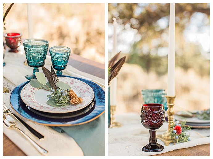 vintage-colored-glassware-tabletop-wedding