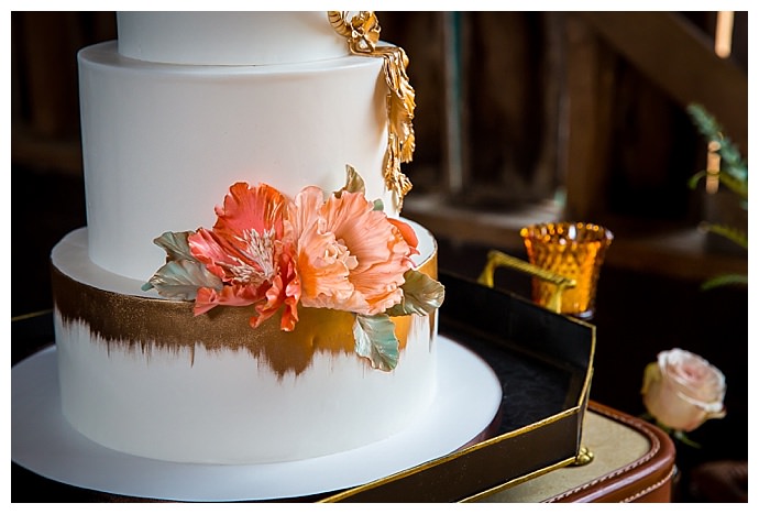 bohemian-gold-wedding-cake-red-bridge-photography