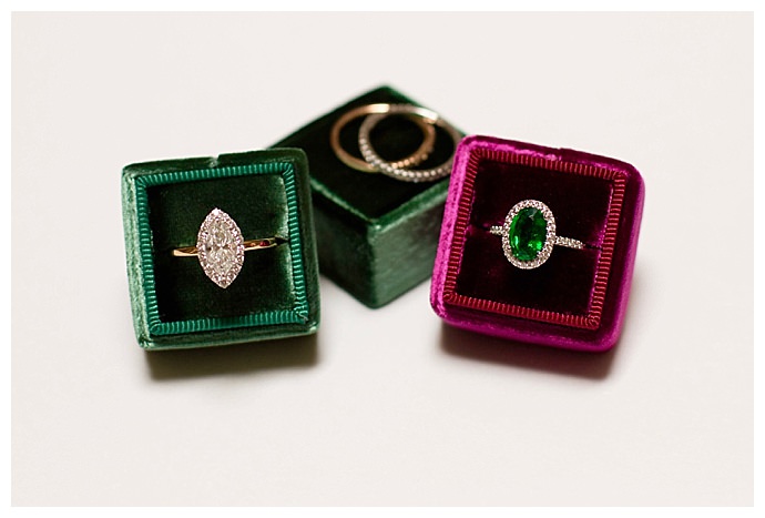 emerald-wedding-ring-risa-horn-photography