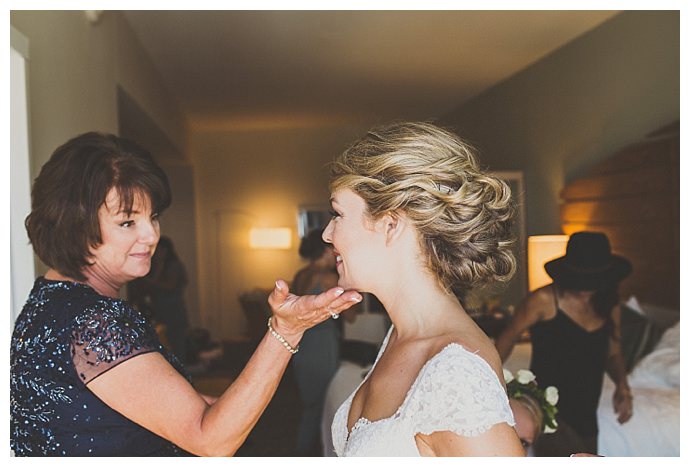 ryan-horban-photography-mother-daughter-getting-ready