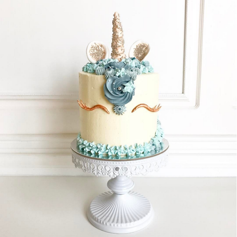 blue-unicorn-cake
