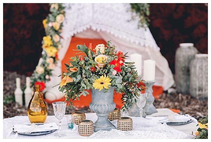 orange-yellow-red-wedding-tablescape-phosart-photography-and-cinematography