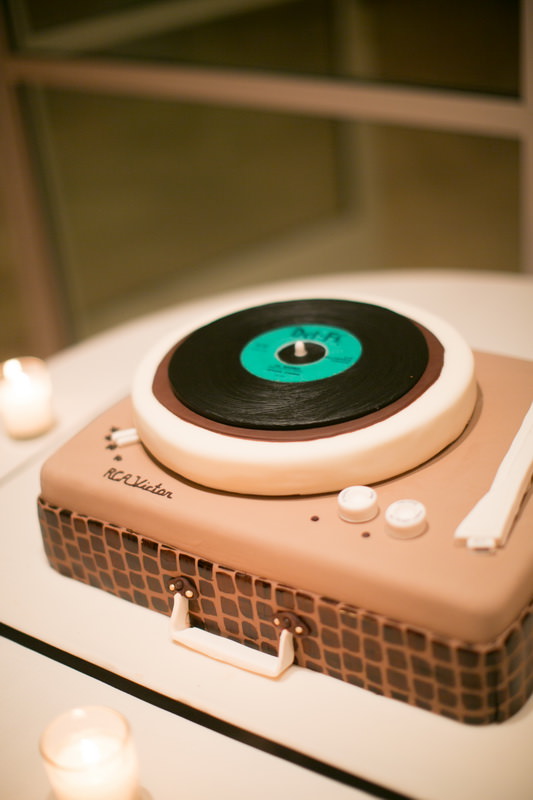 record-player-wedding-cake