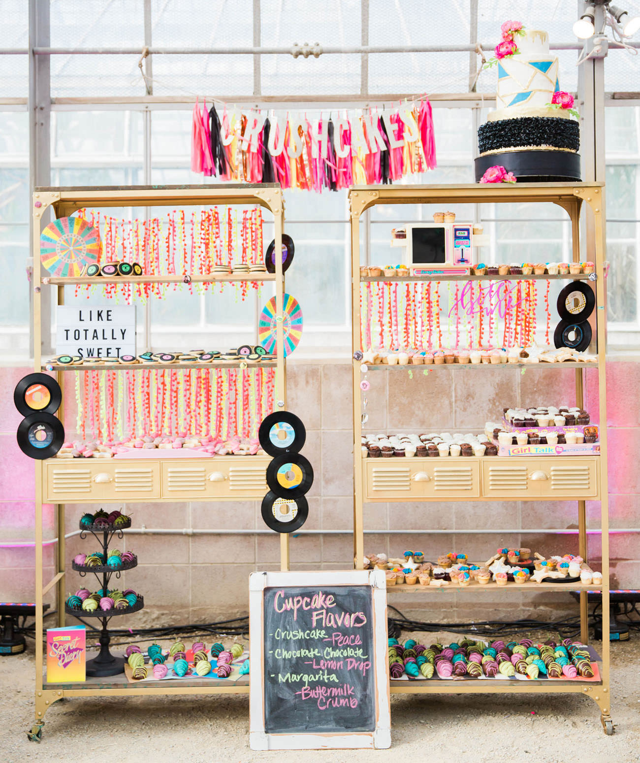 vinyl-record-themed-wedding-dessert-display