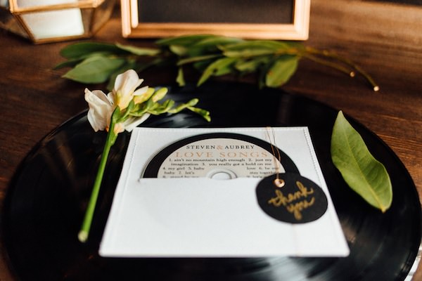 vinyl-record-wedding-favors