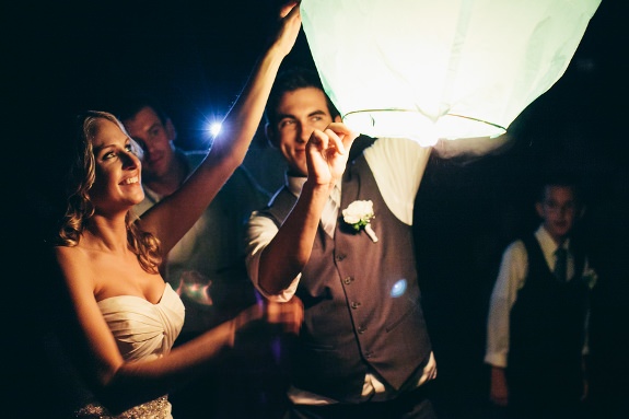 wedding-sky-lantern-sendoff