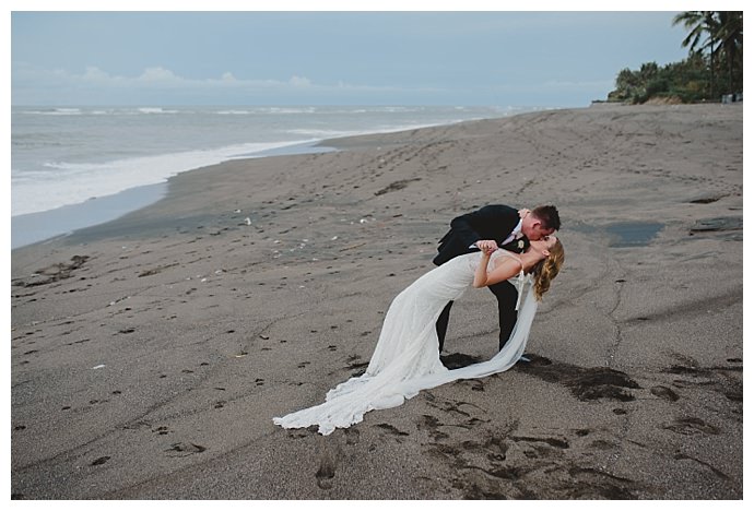 beach-wedding-portraits-bali-terralogical-photography