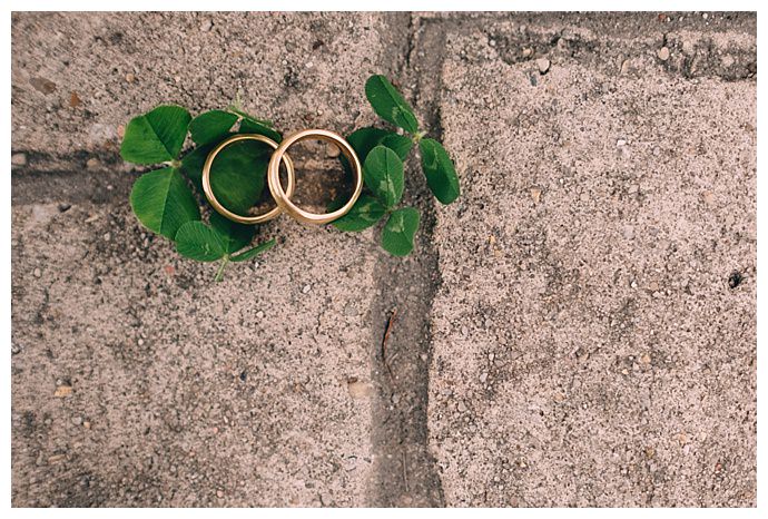 four-leaf-clover-ring-shot-dark-roux-photography