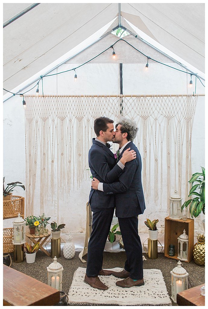 macrame-ceremony-backdrop-boho-wedding-inspiration