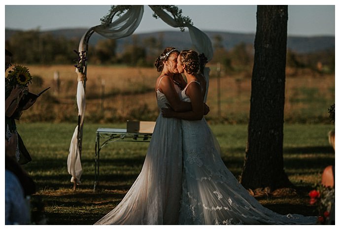 bhunterco-photography-sunset-wedding-first-kiss