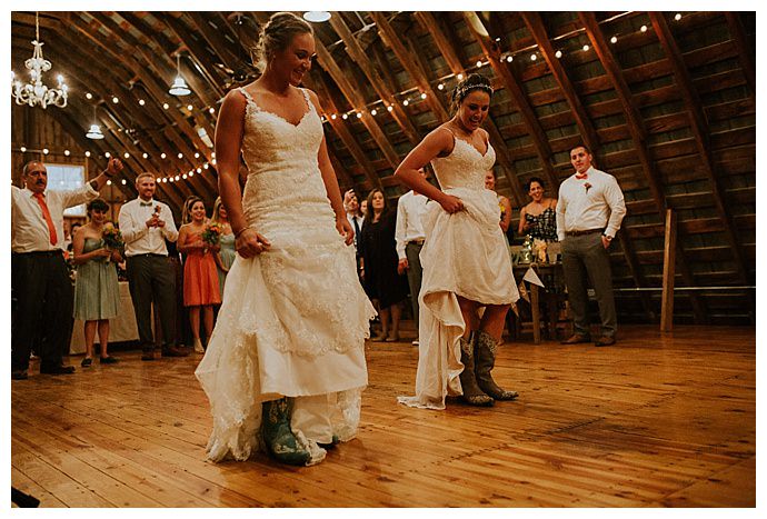 brides-wearing-cowboy-boots-bhunterco-photography