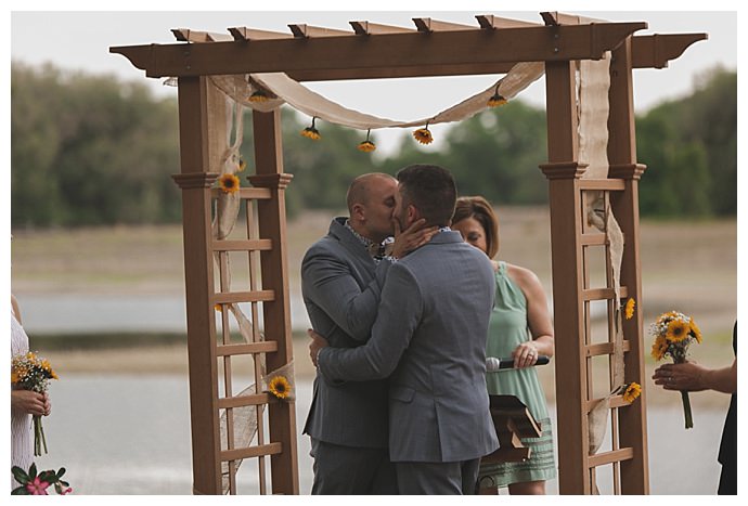 intimate-backyard-wedding-ceremony-stacy-paul-photography