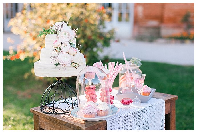 pink-wedding-dessert-table-sorya-pedoussaut-photography