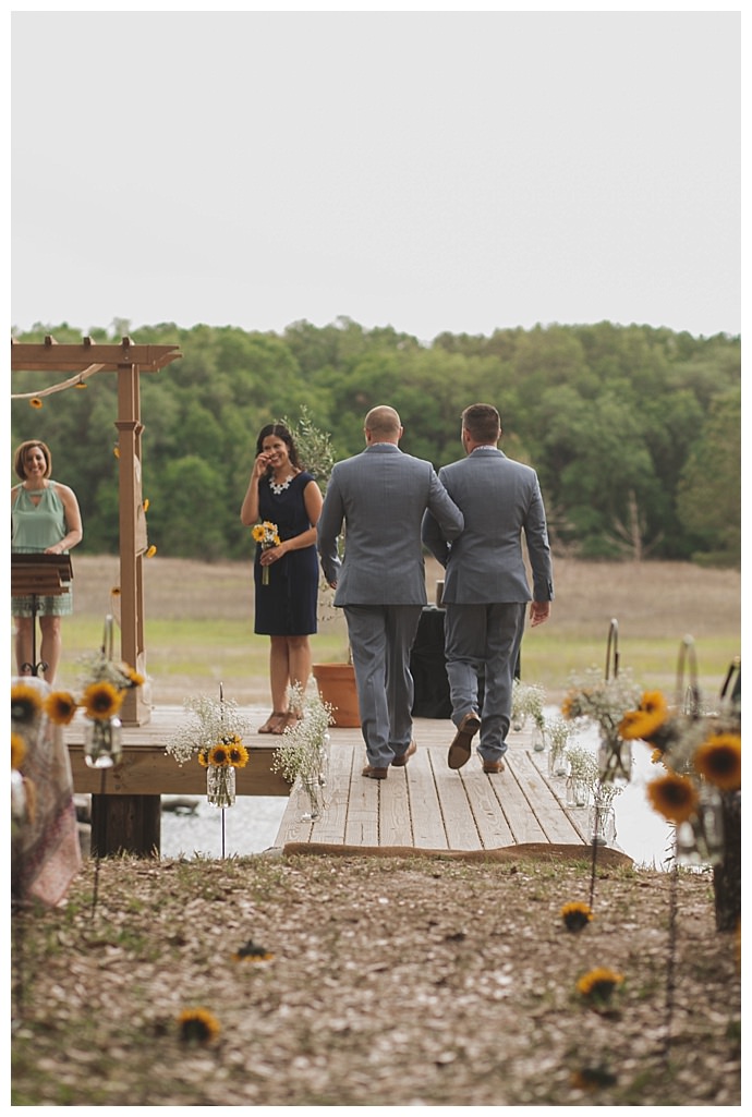 sunflower-ceremony-decor-stacy-paul-photography