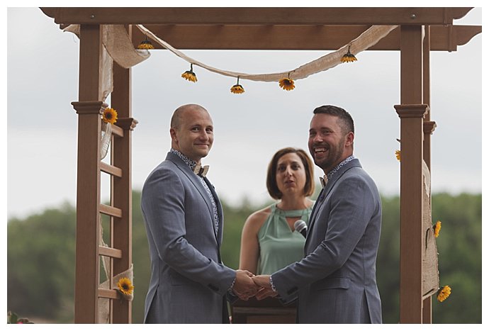 sunflower-decorated-ceremony-arch-stacy-paul-photography