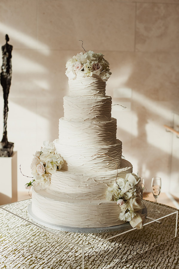 acrylic-wedding-cake-stand