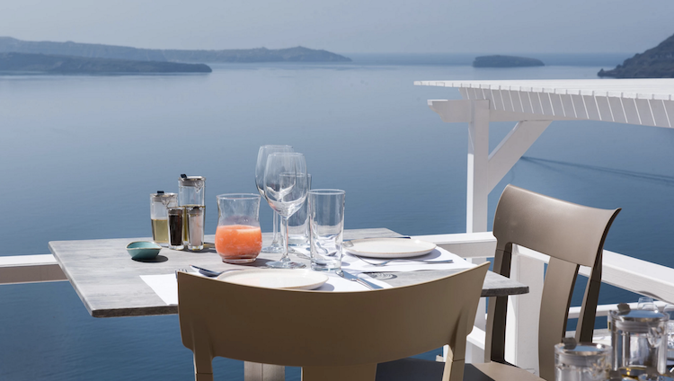 Flora Restaurant in Santorini