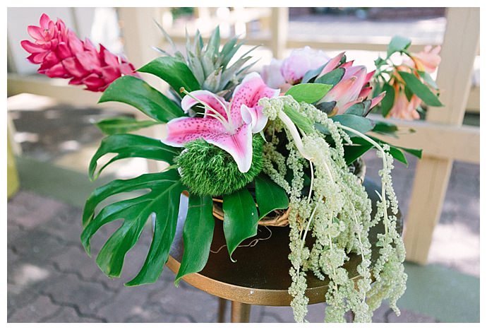 tropical-wedding-inspiration-floral-centerpiece-paige-vaughn-photography