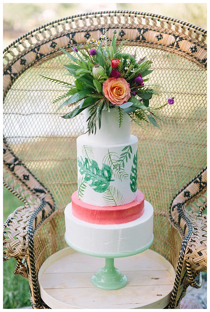 monstera-leaf-wedding-cake-paige-vaughn-photography