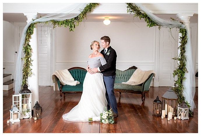 greenery-galrland-ceremony-backdrop-lindsey-lyons-photography