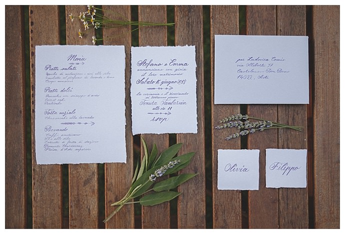 tiziana-gallo-fotografa-lavender-calligraphy-wedding-invitation-suire