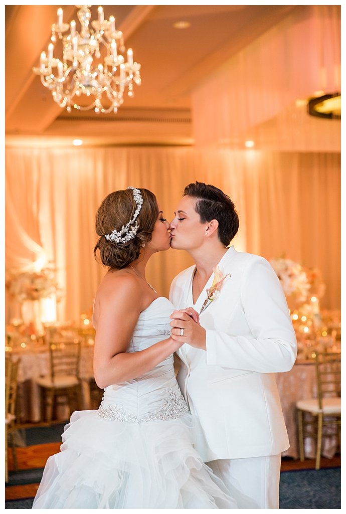 true-photography-two-brides-first-dance