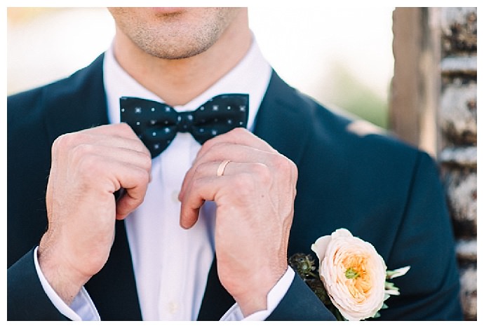 garden-rose-boutonniere-copper-wedding-ring-heike-moellers-photography