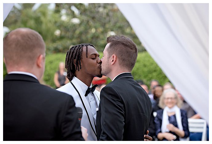 jamie-reinhart-photography-grooms-first-kiss