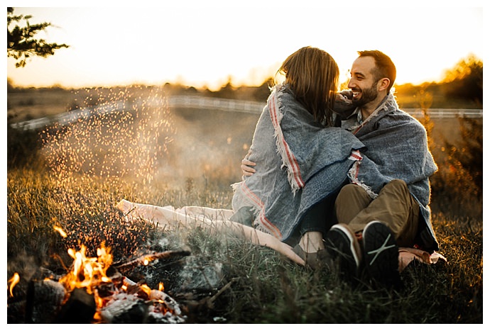 campfire-engagement-shoot-42-foto