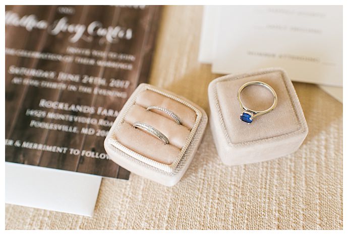 marlayna-photography-velevet-wedding-ring-box