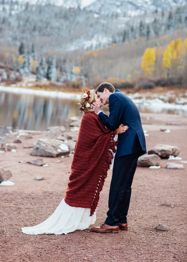 winter-elopement-wedding-fashion