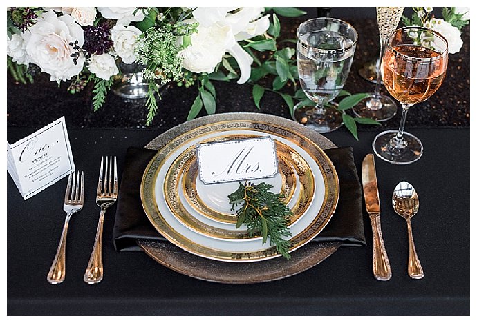 alicia-king-photography-black-and-gold-wedding-tablescape