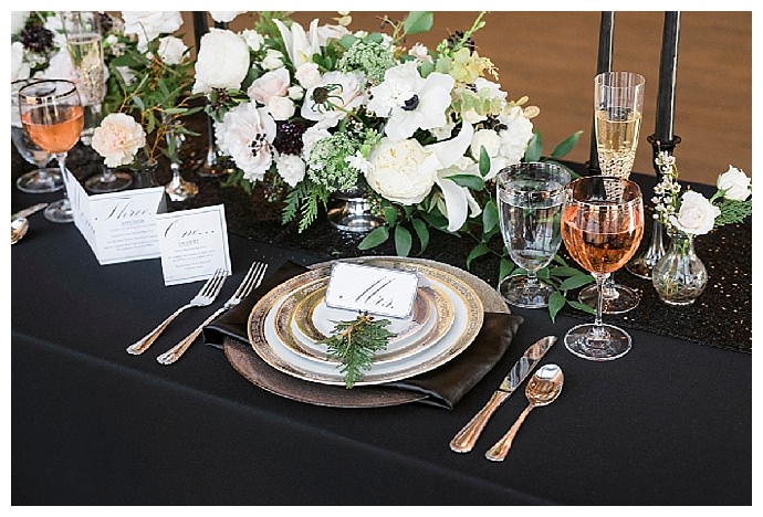 alicia-king-photography-gold-and-black-wedding-table-decor