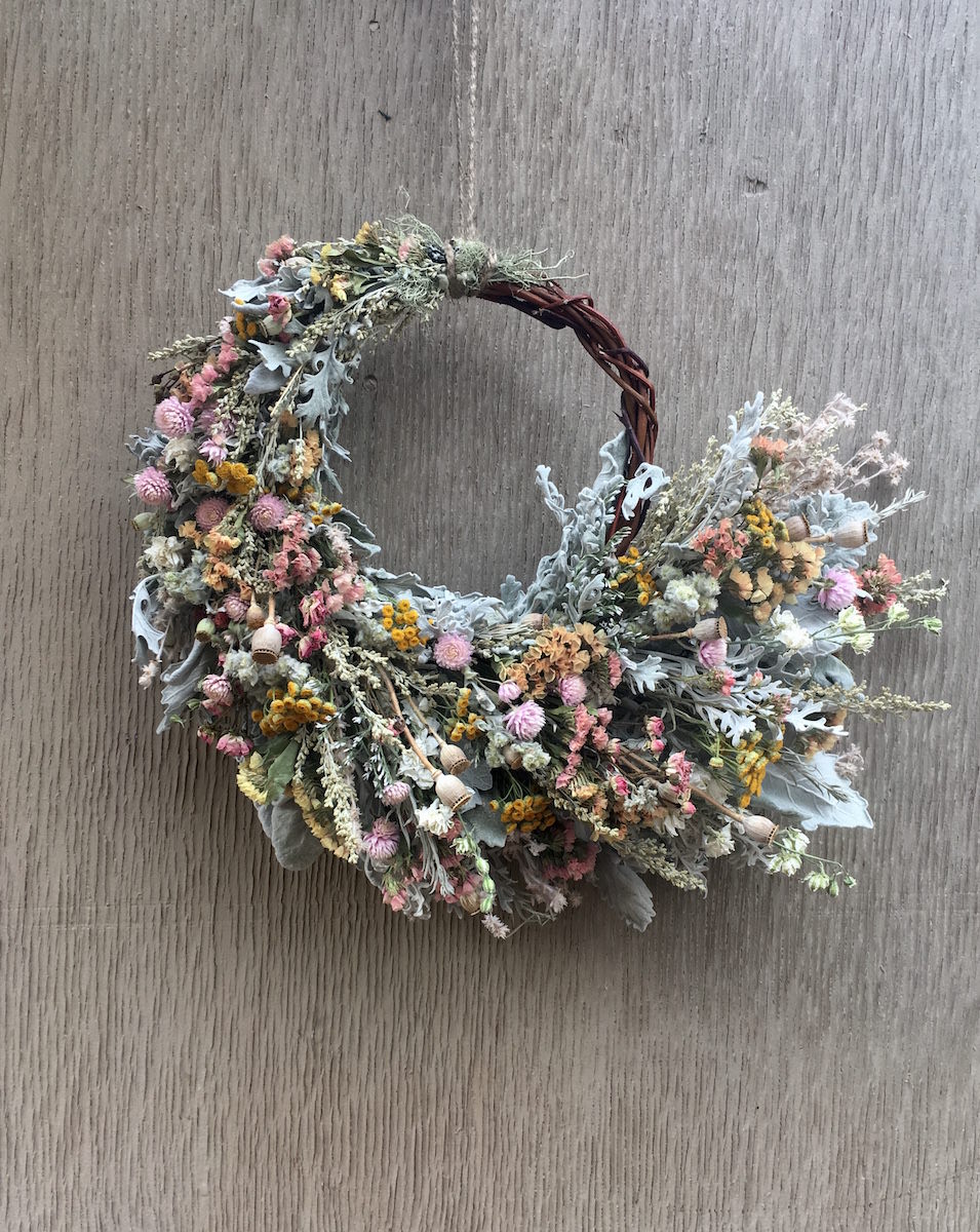 asymmetrical-dried-flower-wreath