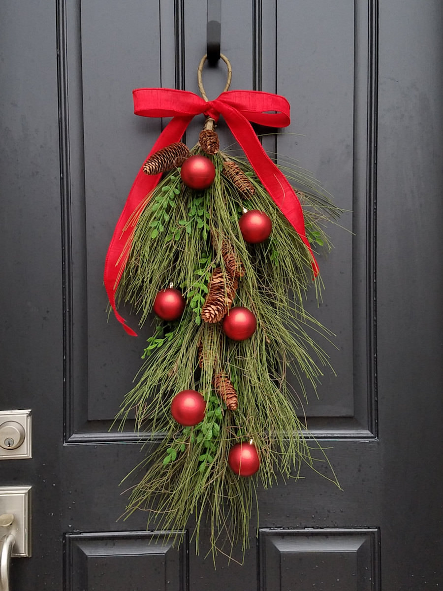 pinecone-vertical-holiday-wreath