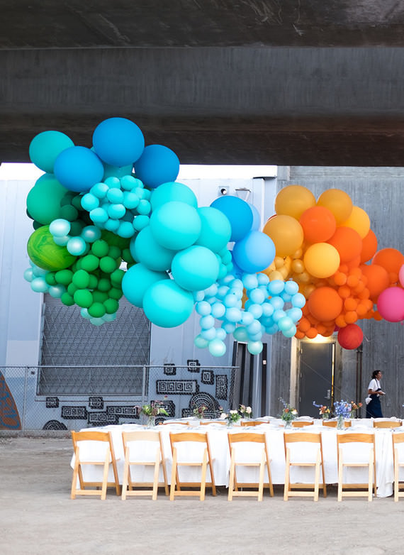 rainbow-colored-wedding-balloon-backdrop