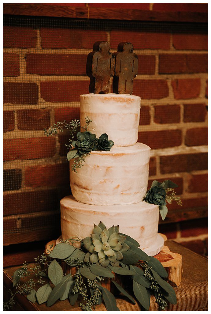 sem-naked-wedding-cake-t-and-k-photography