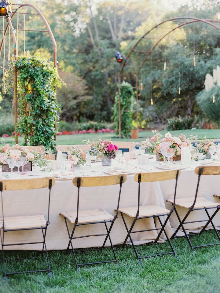 small-but-many-wedding-table-floral-arrangements