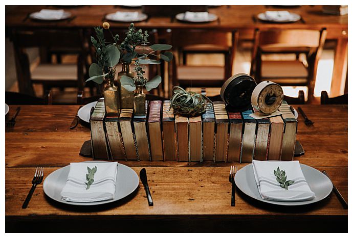 vintage-book-wedding-centerpiece-t-and-k-photography