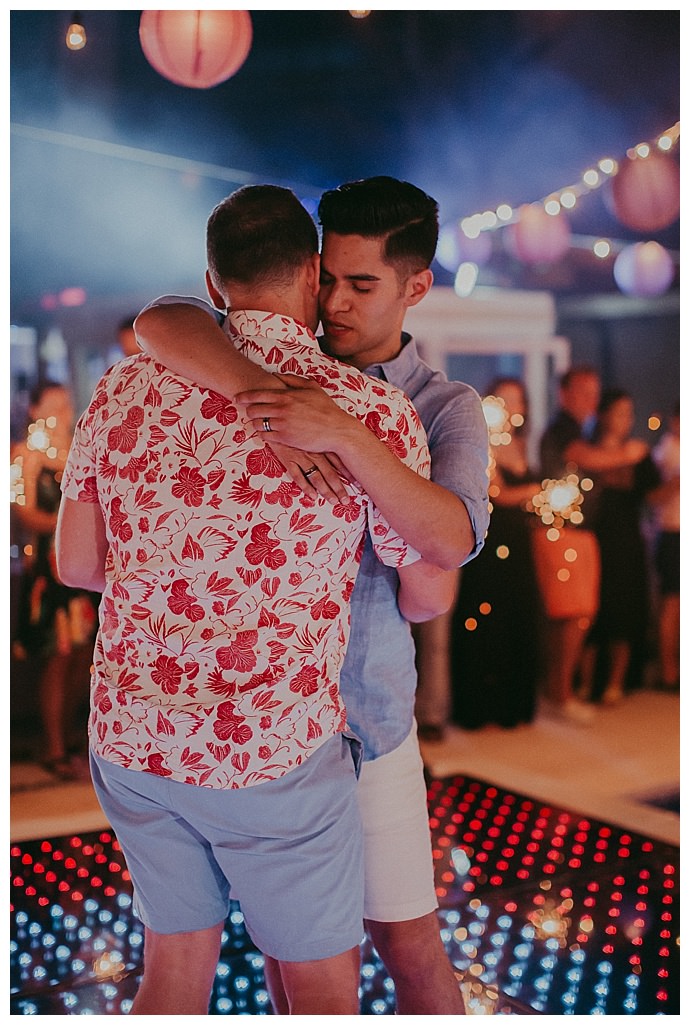 grooms-first-dance-button-up-photography