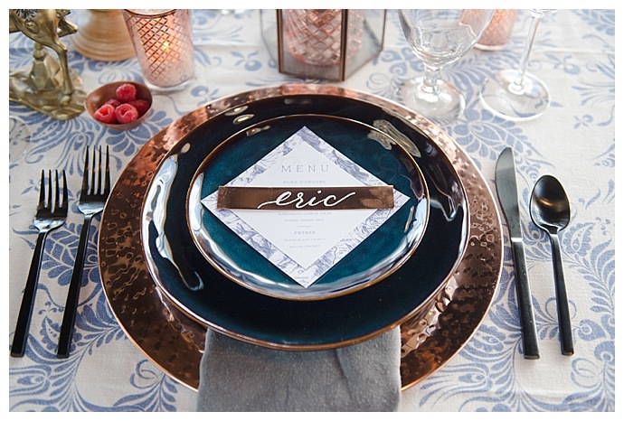 marc-edwards-photographs-metallic-wedding-charger