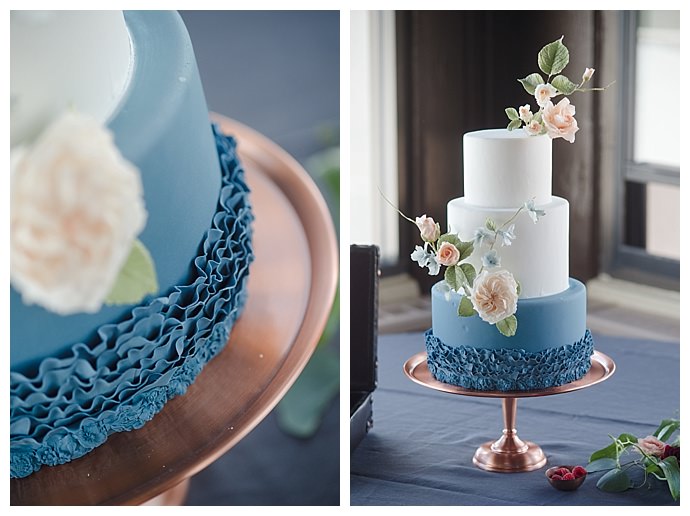 marc-edwards-photographs-white-and-blue-wedding-cake