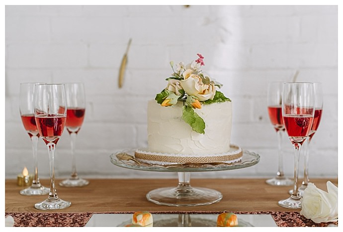 one-tier-cutting-cake-ampersand-grey-photography