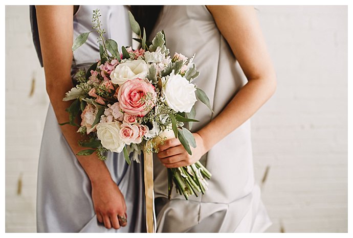 pink-and-white-wedding-bouquet-ampersand-grey-photography